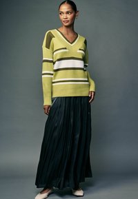 Next V-NECK - Pulóver - olive green