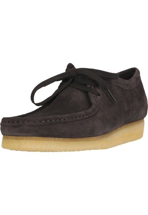 WALLABEE - Chaussures à lacets - brown