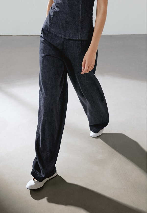 BARREL - Relaxed fit jeans