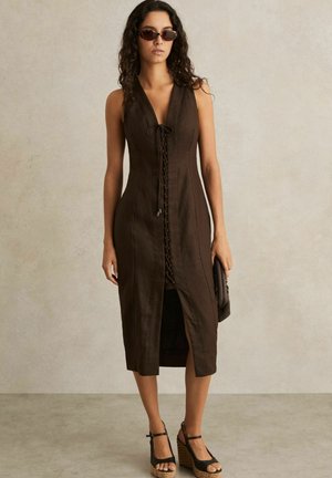 REGULAR FIT - AMELIA LATTICE FRONT MIDI - Päevakleit - chocolate brown