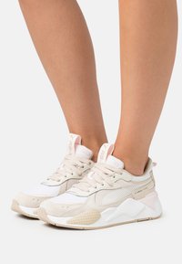 Puma RS-X REINVENT - Baskets basses - frosty pink/white