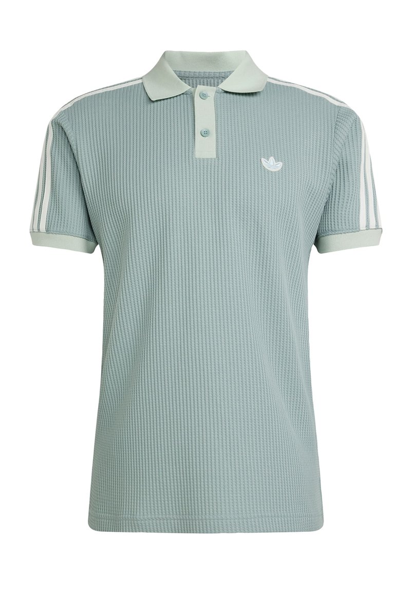 Hellgrünes Polohemd mit Struktur, kurzen Ärmeln, Zwei-Knopf-Leiste, drei weißen Streifen auf den Schultern und kleinem weißem Logo auf der Brust.