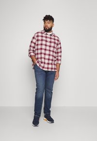 Levi's® Plus Calças de ganga de corte afunilado - dark blue denim