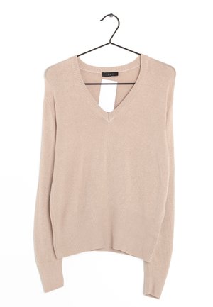 Beiger V-Ausschnitt Pullover mit langen Ärmeln, geripptem Saum und Bündchen, hängt an einem schwarzen Kleiderbügel vor einem weißen Hintergrund.