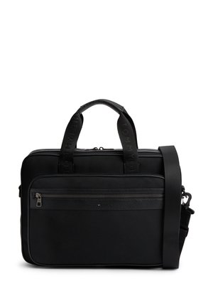 Sort rektangulær attachémappe med to håndtag, lynlåslomme foran og justerbar skulderrem mod hvid baggrund.