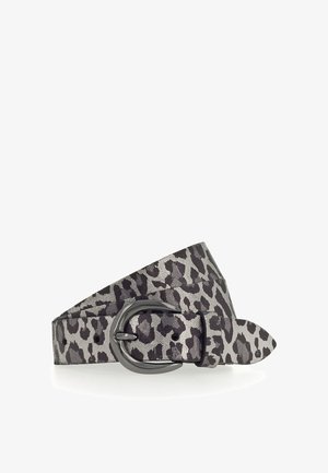 Ceinture imprimé léopard gris et noir avec boucle métallique noire arrondie, enroulée sur fond blanc.