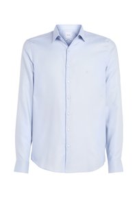 Lichtblauwe langärmige knoopsluiting shirt van een zachte stof met een subtiel textuurpatroon en een rond afgebroken onderkant; voorzien van een standaardkraag.