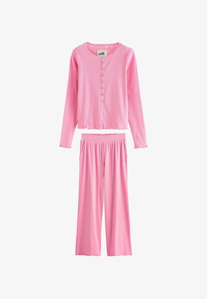 Roze geribbelde pyjama set bestaande uit een langoor-hals knooptrui met een ronde hals en bijpassende wijde broek met een elastische tailleband.
