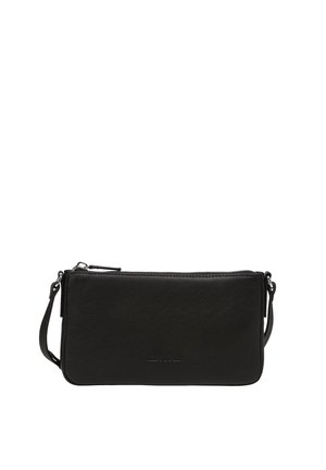 Zwarte rechthoekige leren crossbodytas met een bovenste ritssluiting en verstelbare band.