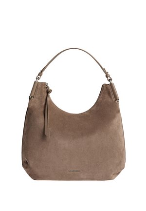 Beige semišová kabelka s zaobleným tvarem, krátkým popruhem a decentním logem na spodní části. Hladký povrch s minimalistickým designem.