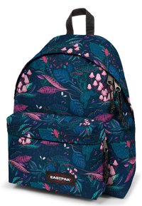 Mochila de tejido azul oscuro decorada con coloridos patrones de flores y hojas. Incluye un bolsillo frontal y un logotipo en la parte inferior.