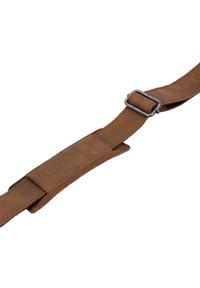 Brauner Lederarmband mit glatter Oberfläche, ausgestattet mit einer rechteckigen Metallschnalle und einer genähten Naht entlang der Kanten.