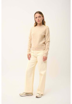 - Sweter