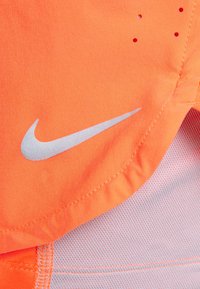 Nike Performance Träningsshorts - coral