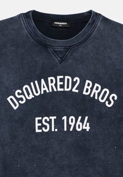 Ναυτικό φούτερ από βαμβακερό μείγμα, με λευκό κείμενο "DSQUARED2 BROS" και "EST. 1964." Ριμπ λαιμόκοψη και υφή με ελαφρύ φθαρμένο εφέ.