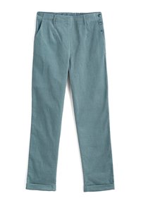 Jasnoniebieskie spodnie z wysokim stanem, z bocznym zapięciem na guziki, przednimi kieszeniami, szlufkami na pasek i podwiniętymi nogawkami.