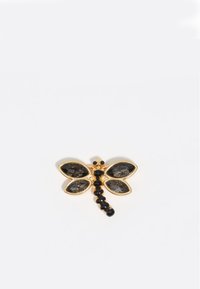 Broche de libélula dorada con piedras en forma de marquesa gris oscuro para las alas y un cuerpo negro con cuentas, que presenta un detallado intrincado y un acabado pulido.