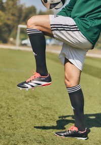 PREDATOR LEAGUE - Scarpe da calcio per terreni duri - core black/footwear white/solar red