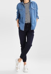 Esprit Chinos - dark blue