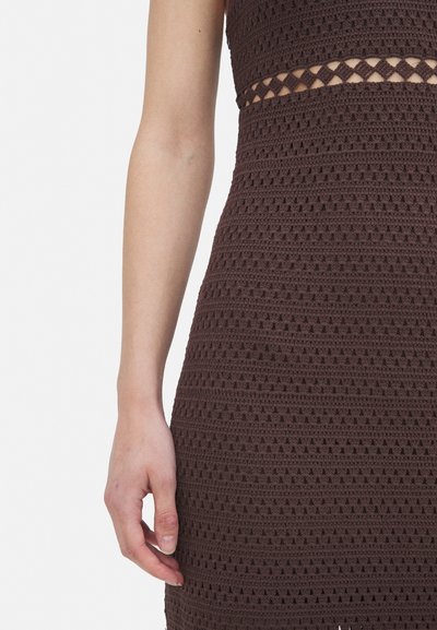 Claudie Pierlot ROBE LONGUE CROCHET - Pulóverruha - marron