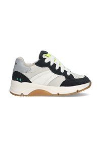 Sneaker med en blandet materiale design, der har en grå, sort og hvid overdels, neongrønne accenter og en gummisål. Snørebånd i hvid.