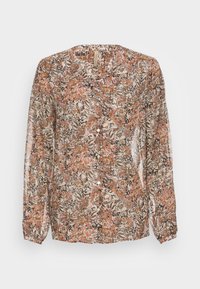 Blouse fleurie en tissu léger et transparent, de couleur beige, ornée de motifs orange et noir sinueux, à manches longues et avec fermeture à boutons.