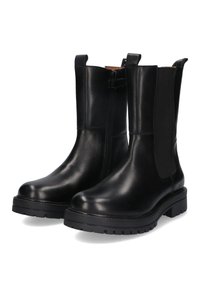 Zwarte leren enkelboots met elastische zijpanelen, ronde neus en een gestructureerde rubberen zool, met subtiele naaddetails.