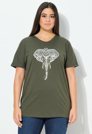 Ulla Popken MANDALA ANIMAL MOTIF SHORT SLEEVE - T-shirt imprimé - olive gray