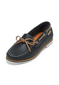 Schwarze Lederbootsschuh mit strukturiertem Finish, weißen Nähten, hellbraunen Schnürsenkeln und einer weißen Gummisohle. Verfügt über ein klassisches Design.