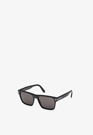 Schwarze rechteckige Sonnenbrille mit grauen verlaufenden Gläsern. Schwarzes Kunststoffgestell mit silbernem Metallelement an den Scharnieren. Leichtes Design.