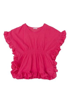 Top rosa de manga corta hecho de tela texturizada. Presenta bordes con volantes y una cintura ceñida, proporcionando una silueta suelta y fluida.