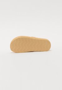Steve Madden BIGMISSILE - Tofflor & inneskor - beige