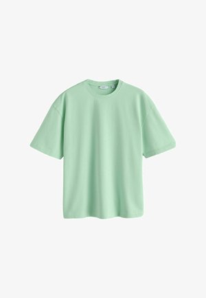Tricou verde deschis, din bumbac, cu mâneci scurte și guler rotund, cu croială lejeră și etichetă vizibilă la nivelul gâtului.