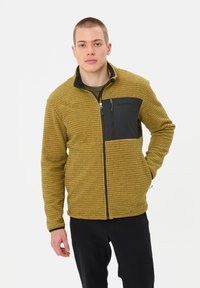 Giacca gialla texture con tasca sul petto con zip nera e colletto. Presenta una zip frontale completa e dettagli neri solidi.