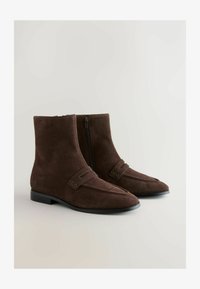 Unausgewählt, chocolate brown suede