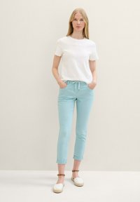 TOM TAILOR TAPERED RELAXED - Kelnės - dusty mint blue
