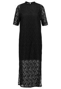 Svart spetsklänning med korta ärmar, med en hög halsringning och ett genomskinligt spetselement. Nederdelen har ett blommönster och en knälång skärning.