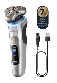 Philips i9000 Prestige Ultra scheerapparaat met zilveren behuizing, drie ronde gouden scheerkoppen, LED-display en meegeleverde USB-oplaadkabel.