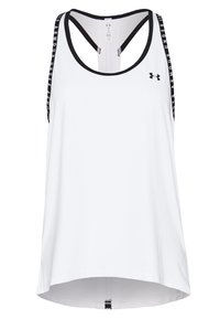 Top blanco sin mangas con detalles en negro y diseño de espalda nadadora. Presenta un logo y una tira de marca a lo largo de los lados. Tejido ligero, corte holgado.