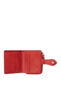 Portefeuille en cuir rouge avec fermeture éclair, plusieurs emplacements pour cartes et une sangle détachable. Texture lisse avec un grain subtil.