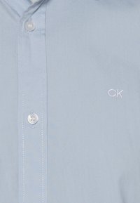 Calvin Klein STRETCH - Camisa - bayshore blue
