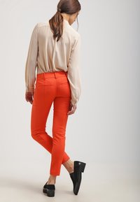 Patrizia Pepe Trousers - coral