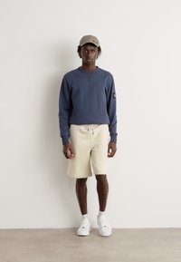 Thumbnail Image 2