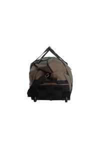 Borsa da viaggio a rotelle marrone con dettagli neri, dotata di una maniglia superiore, tracolla regolabile e due grandi ruote per la mobilità.
