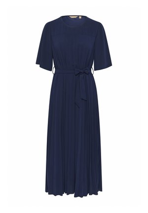 Navy blauwe jurk met een geplooid ontwerp, korte mouwen, riem in de taille en ronde halslijn. Gemaakt van een lichtgewicht stof.