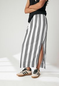Next COLUMN - REGULAR FIT - Maksihame - black white