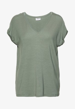 Olijfgroene V-hals T-shirt met korte mouwen, gemaakt van zachte stof. Heeft een ontspannen pasvorm en eenvoudige stiksels langs de zoom.