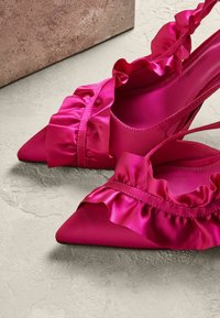 Next FOREVER COMFORT RUFFLE  - REGULAR FIT - Decolleté - pink