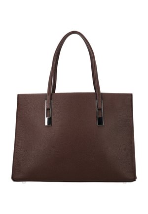 Ciemnobrązowa torba typu tote z fakturowanej skóry, z dwoma długimi uchwytami i srebrnymi, prostokątnymi ozdobami przy mocowaniach uchwytów.