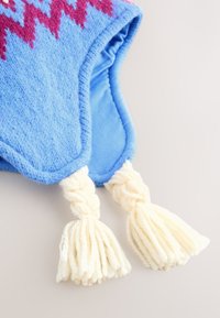 Unselected, blue fairisle